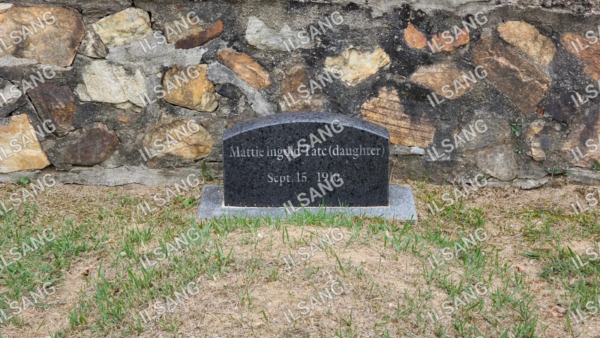A black gravestone for Martie Ingvaldsdatter.