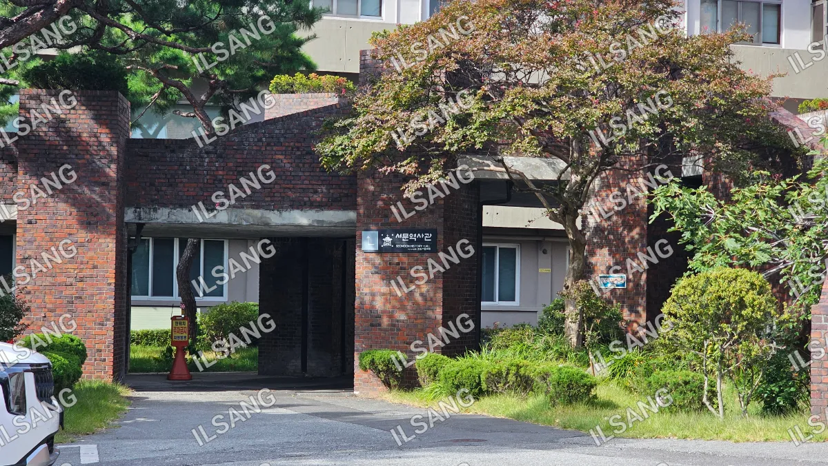 A brick building with a tree in front of it.