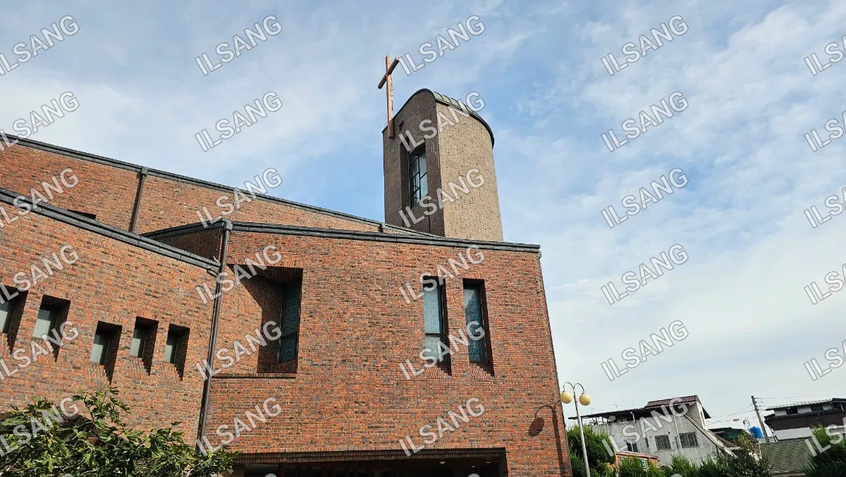 A church with a cross on top of it.