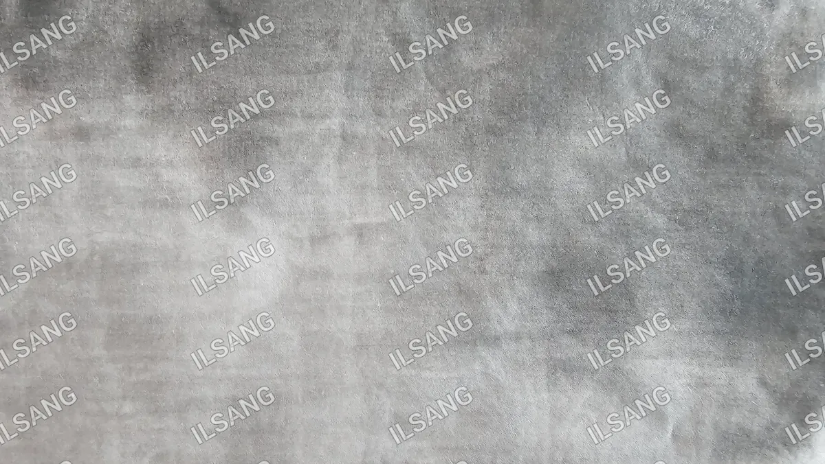 A gray cloth with the word isang on it.