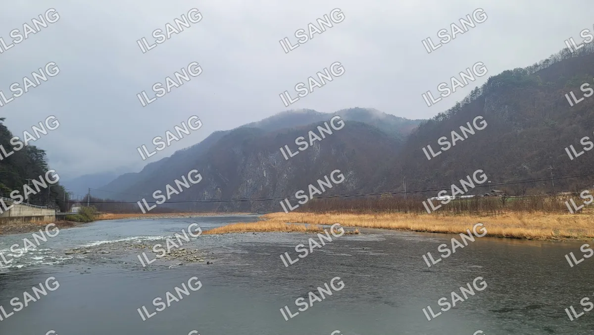 A mountainous area with a river running through it.