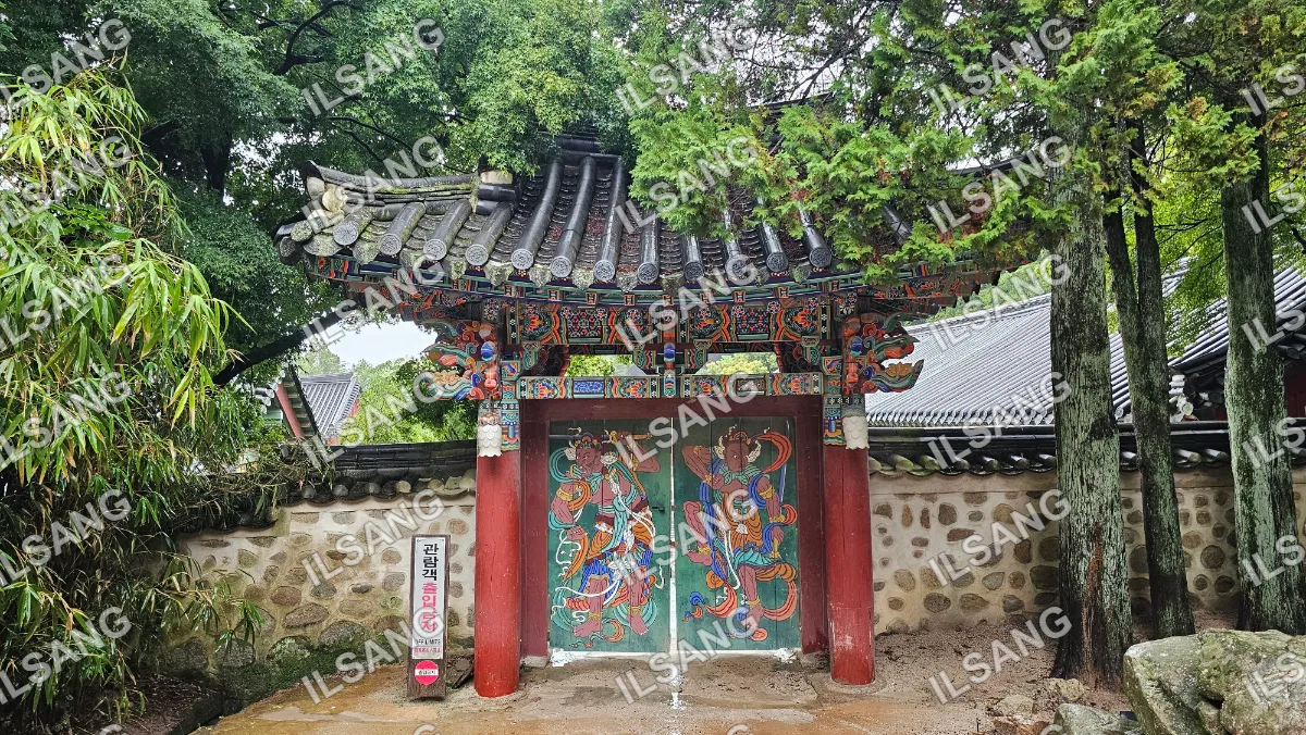 A red and green building with a dragon on the door.