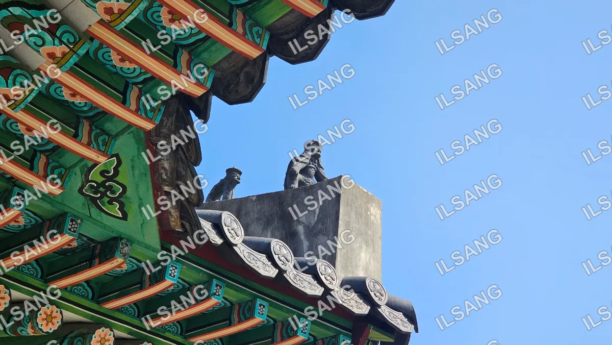 A statue of a lion is on top of a building.