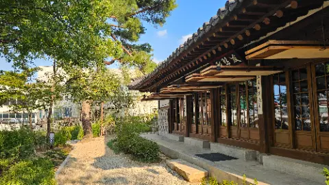 A building with a wooden roof and a tree in