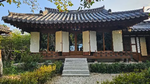 A house with a roof and a doorway