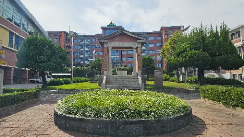A statue is in the middle of a circular garden