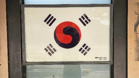A white sign with a red circle and black letters