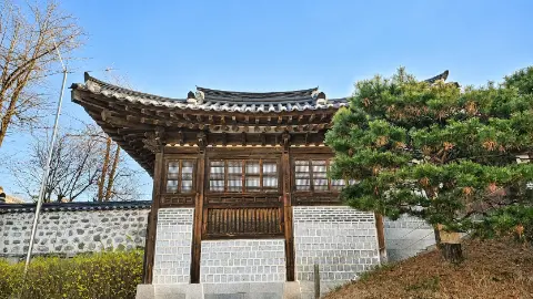Tile-roofed hanok gate